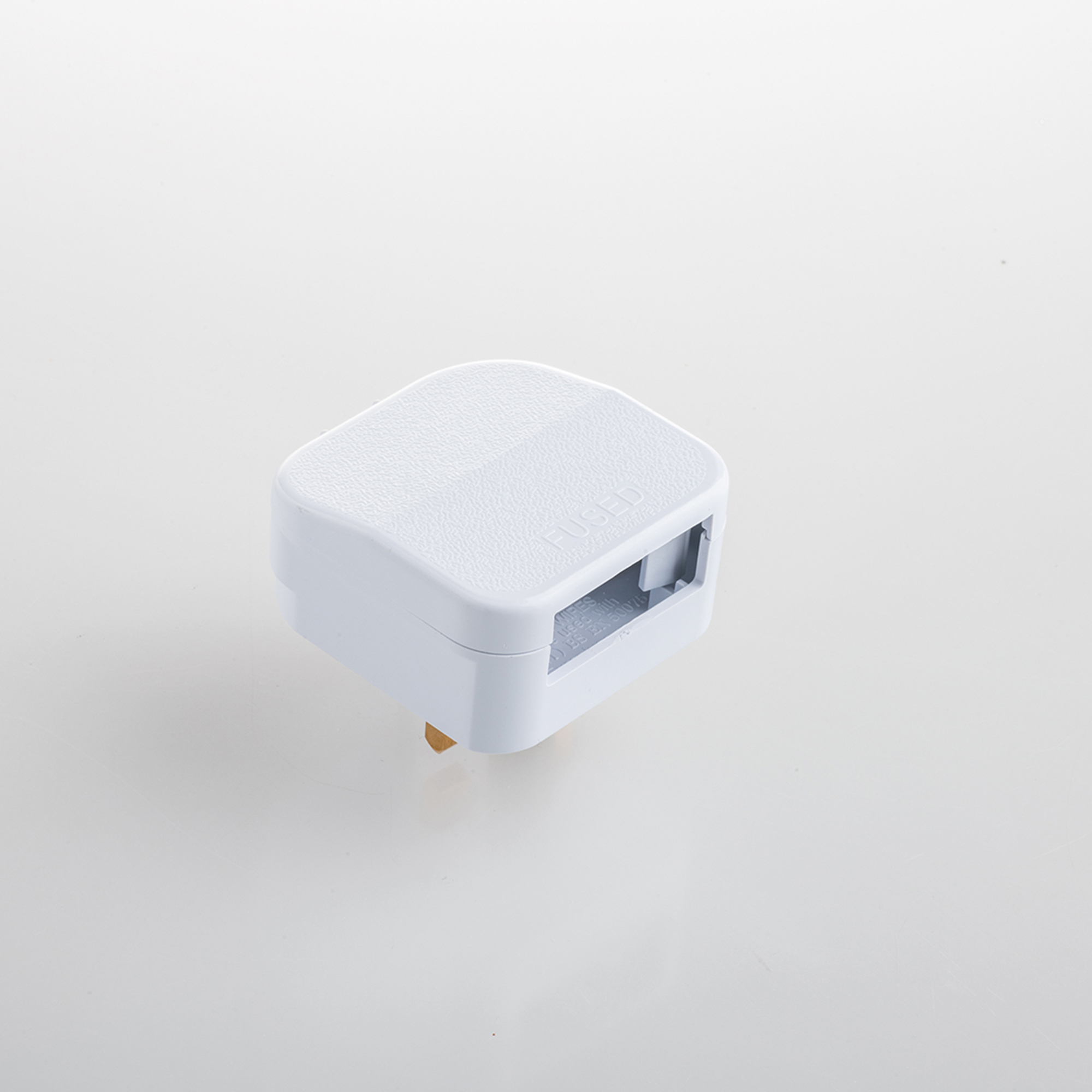 ADATTATORE PRESA (EU) TIPO C A PRESA (UK) TIPO G - Intec