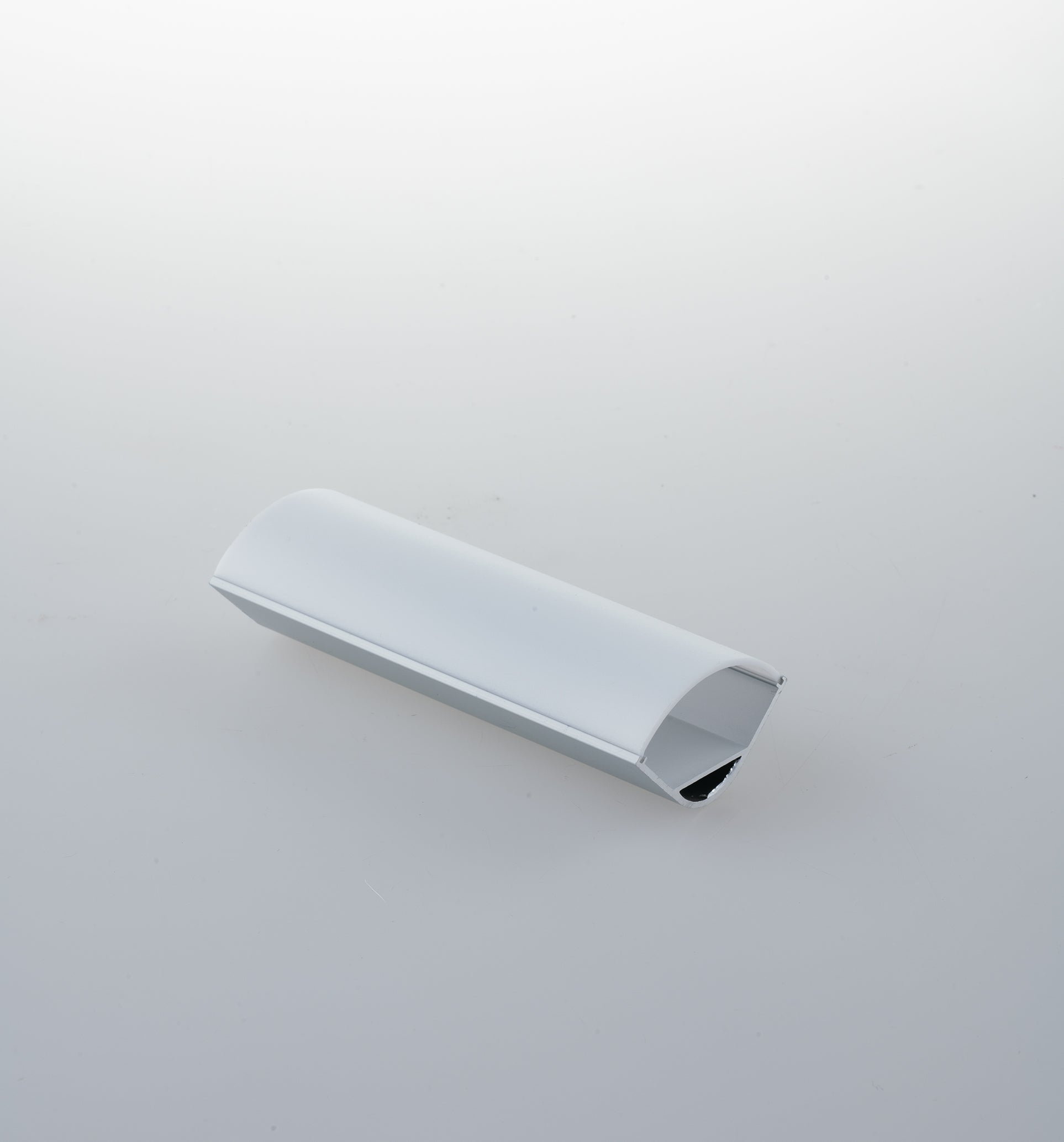 PROFILO IONIK ALLUMINIO DIFFUSORE ELLITTICO CON TAPPI E STAFFETTE INCLUSI 200X2,97X2,97CM - Intec